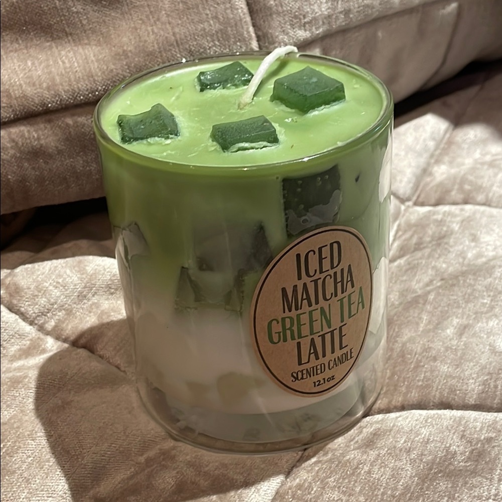 Green and White Candle Holder with Elegant Accents Iced Green Tea NWTS